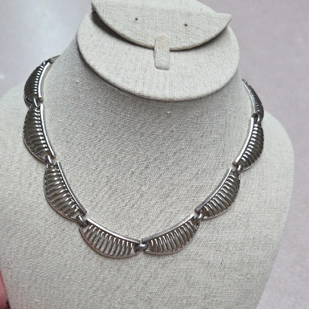 Elegant Silver Necklace